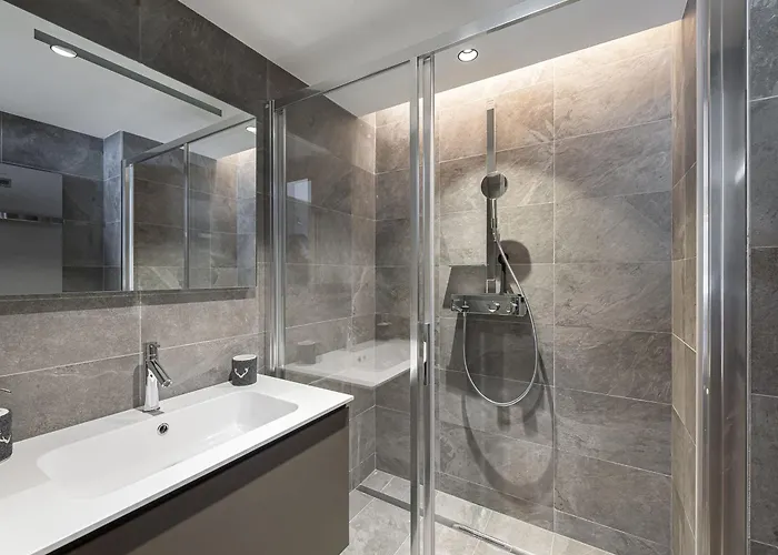 Neuf Avec Terrasse, 2 Pres Des Pistes, Sauna, Hammam, Salle De Sport, Parking - Fr-1-569-57 *